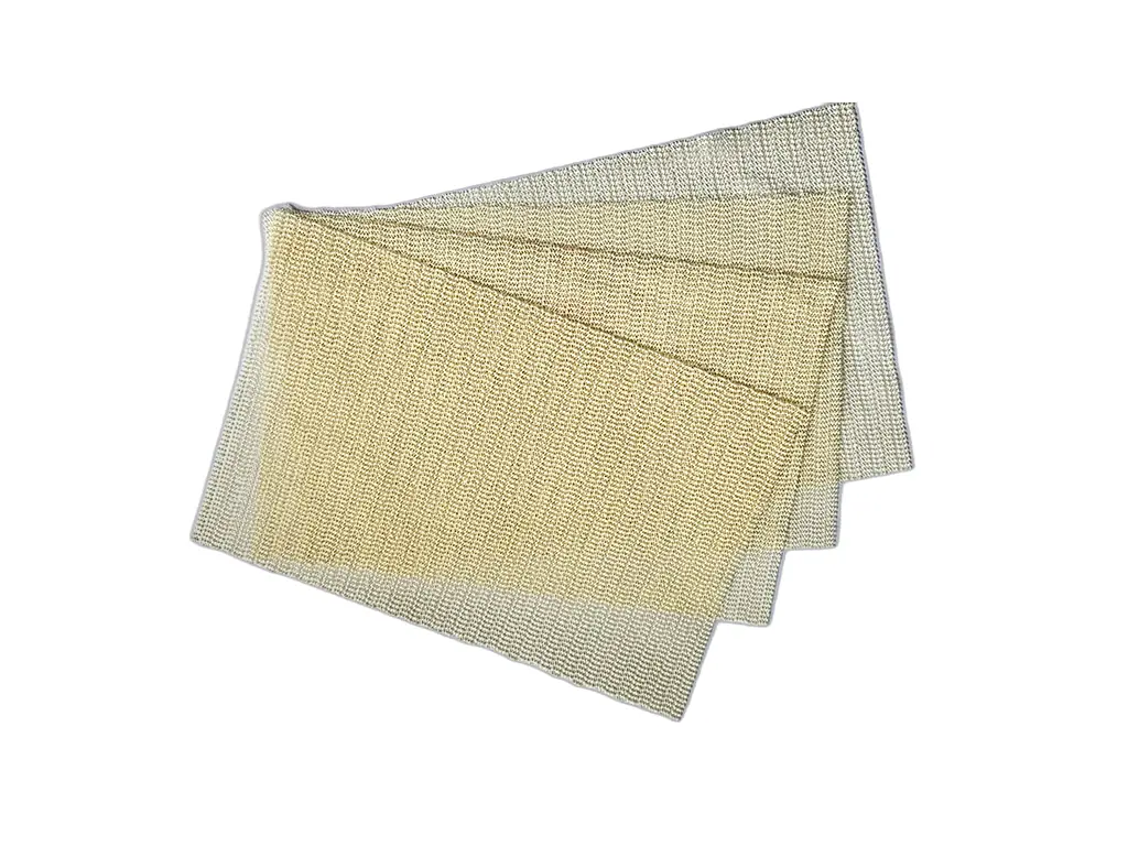 Set 4 covoraşe antialunecare pentru sertare, rafturi şi tăvi, material crem perforat, 30x45 cm