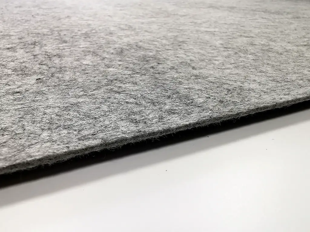 Fetru la metru, pâslă gri deschis cu grosime de 3 mm, cu lățimea de 90cm - produs 100% din materiale reciclate