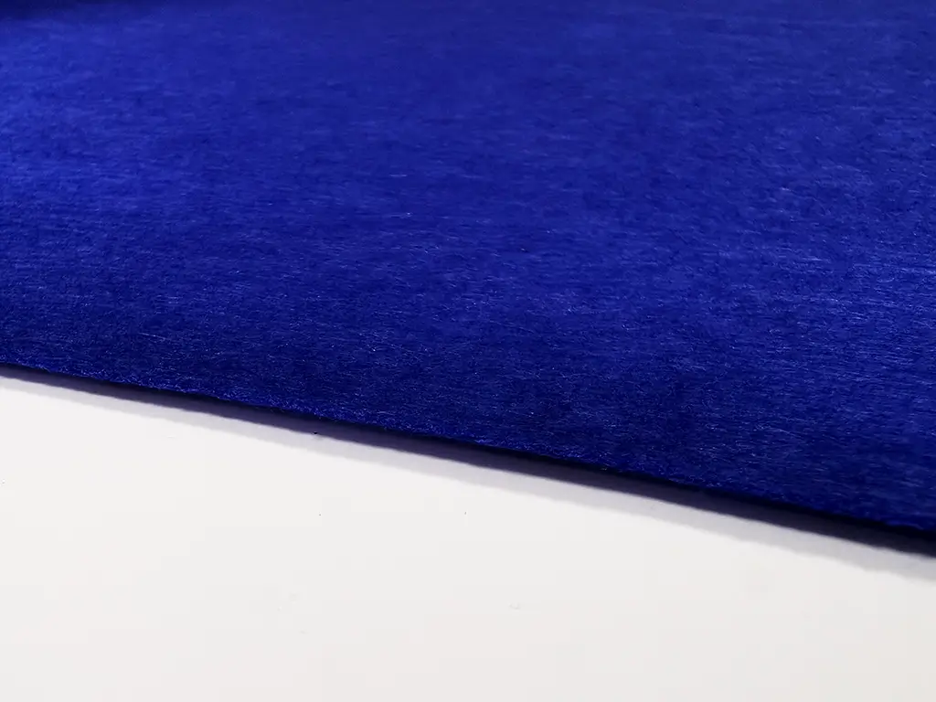 Fetru la metru, pâslă albastră, grosime de 1 mm, cu lățimea de 100 cm