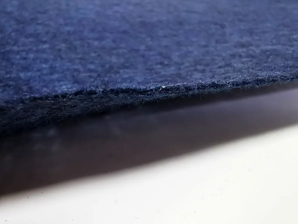 Fetru la metru, pâslă albastru inchis cu grosime de 1 mm, cu lățimea de 100cm