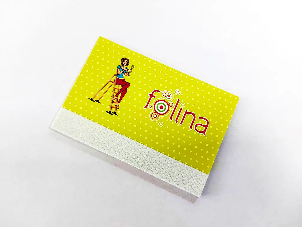 Sticker cu mesaj Cărţile îţi dau aripi, Folina, culoare la alegere, planșă medie 45cm, racletă de aplicare inclusă