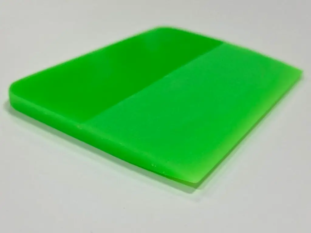 Folie auto TPH pentru protecție caroserie, transparentă cu aspect lucios, rolă de 75x100 cm + racletă TPU