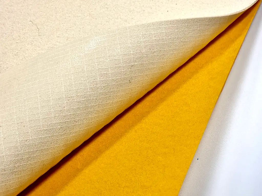 Rolă din piele ecologică autoadezivă culoare bej, imitație piele întoarsă, moale si flexibilă, 1mm grosime, dimensiune 50x100cm