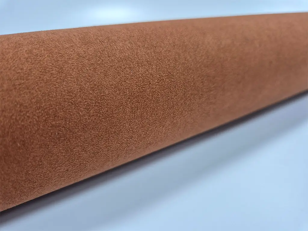 Rolă din piele ecologică autoadezivă culoare maro, imitație piele întoarsă, moale si flexibilă, 1mm grosime, dimensiune 50x100cm