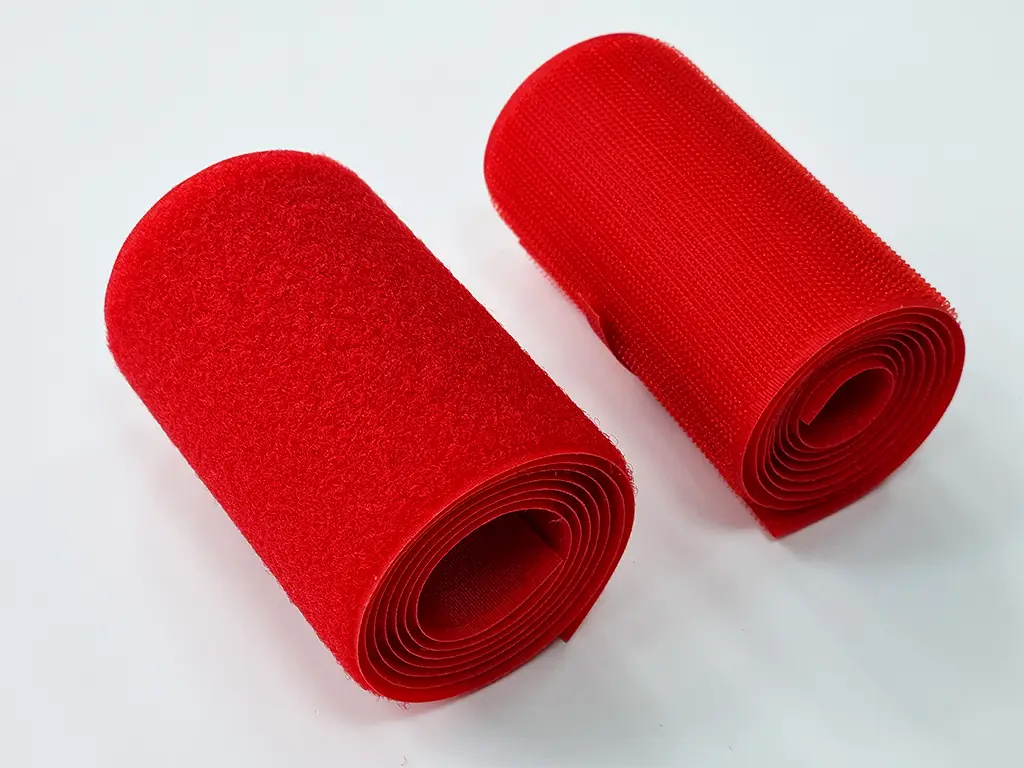 Set bandă arici, Velcro cu adeziv, benzi Hook and Loop, set bandă cu scai și puf ideală pentru cusut, role cu lățimea de 10cm - culoarea roșie