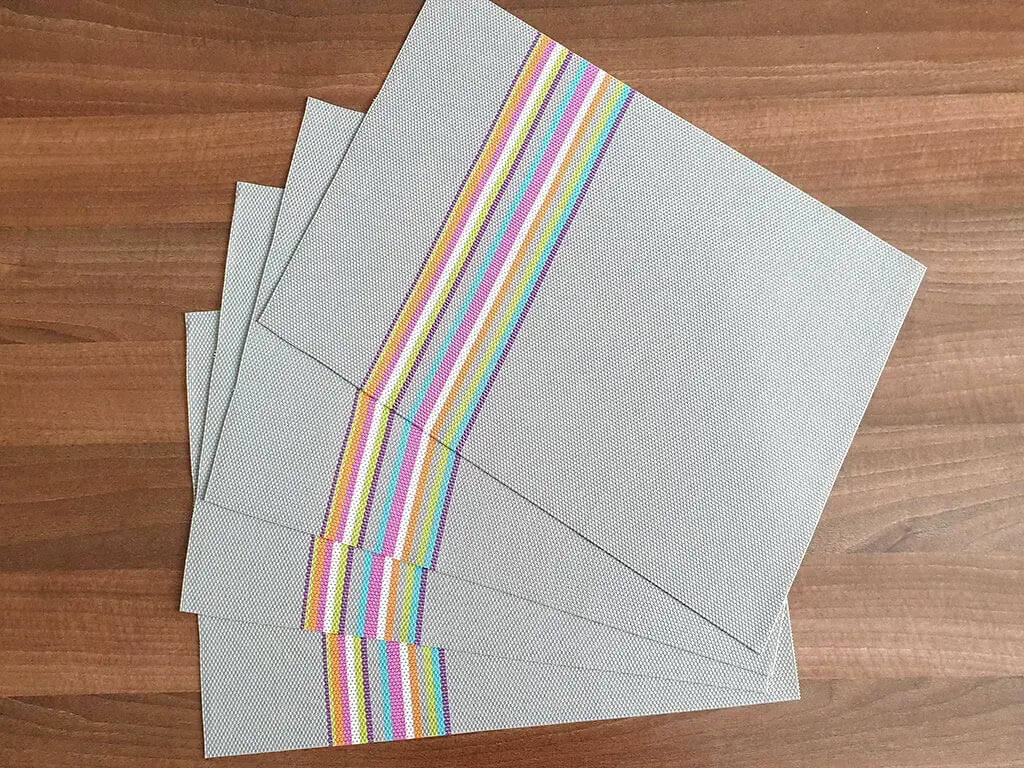 Set 4 placemats Lola, suport farfurie gri cu dungi colorate