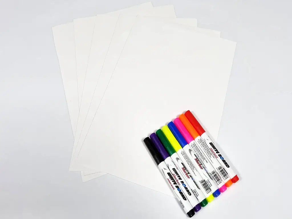 Set 5 coli A4 folie autoadezivă tip tablă de scris whiteboard şi 8 markere colorate