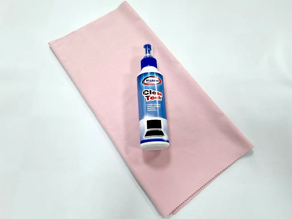 Set cu soluţie spray Misavan Clean Tech și lavetă microfibră pentru curățarea afișajelor și aparaturii electronice