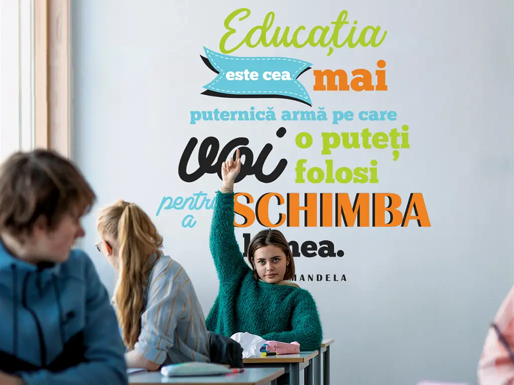 Sticker educațional citat Nelson Mandela despre educație, decorațiune pentru școli și grădinițe, multicolor, 120x120 cm, racletă de aplicare inclusă