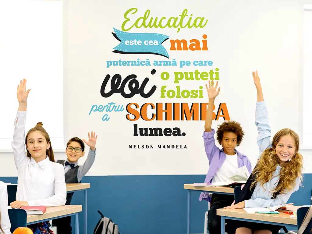 Sticker educațional citat Nelson Mandela despre educație, decorațiune pentru școli și grădinițe, multicolor, 120x120 cm, racletă de aplicare inclusă