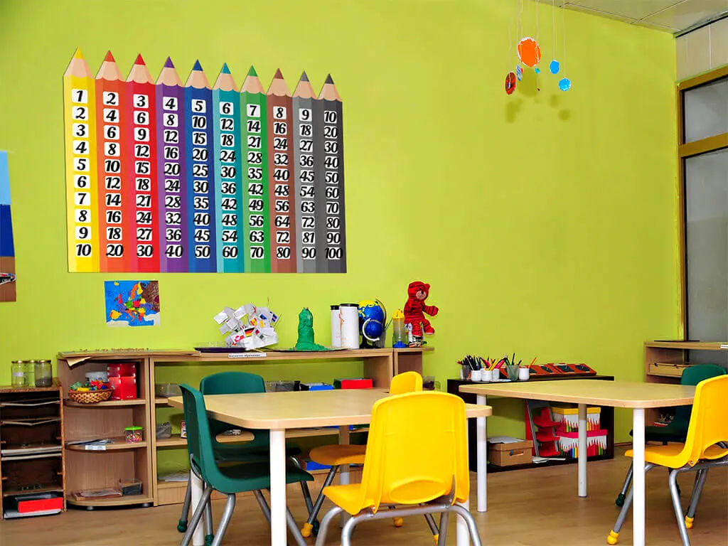Sticker Micii Matematicieni, Folina, pentru copii, multicolor, planșă mare de 80x100 cm, racletă de aplicare inclusă