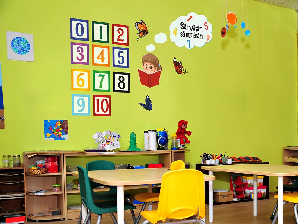 Sticker educativ Invățăm să numărăm, numere în pătrate, decorațiune pentru școli și grădinițe, planșă de100x65 cm, racletă inclusă