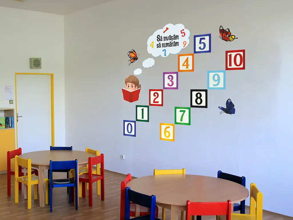 Sticker educativ Invățăm să numărăm, numere în pătrate, decorațiune pentru școli și grădinițe, planșă de100x65 cm, racletă inclusă