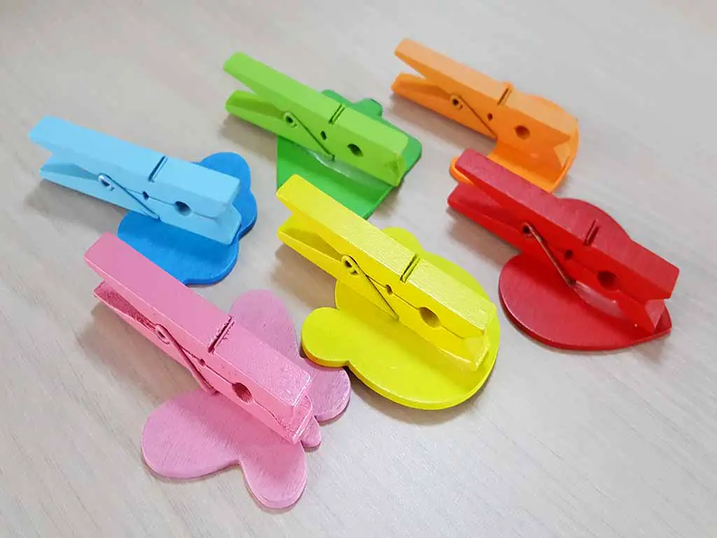 Decoraţiuni tablă de scris clips colorate