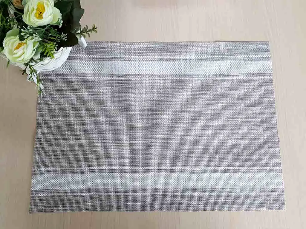 Suport farfurie masă Rita, gri cu dungi albe, 45 x 30 cm - set 2 bucăți