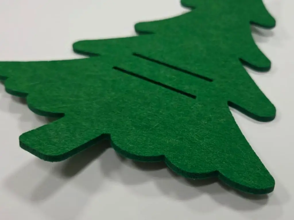 Set 12 suporturi tacâmuri din pâslă verde, model brad de Crăciun - decor masă festivă