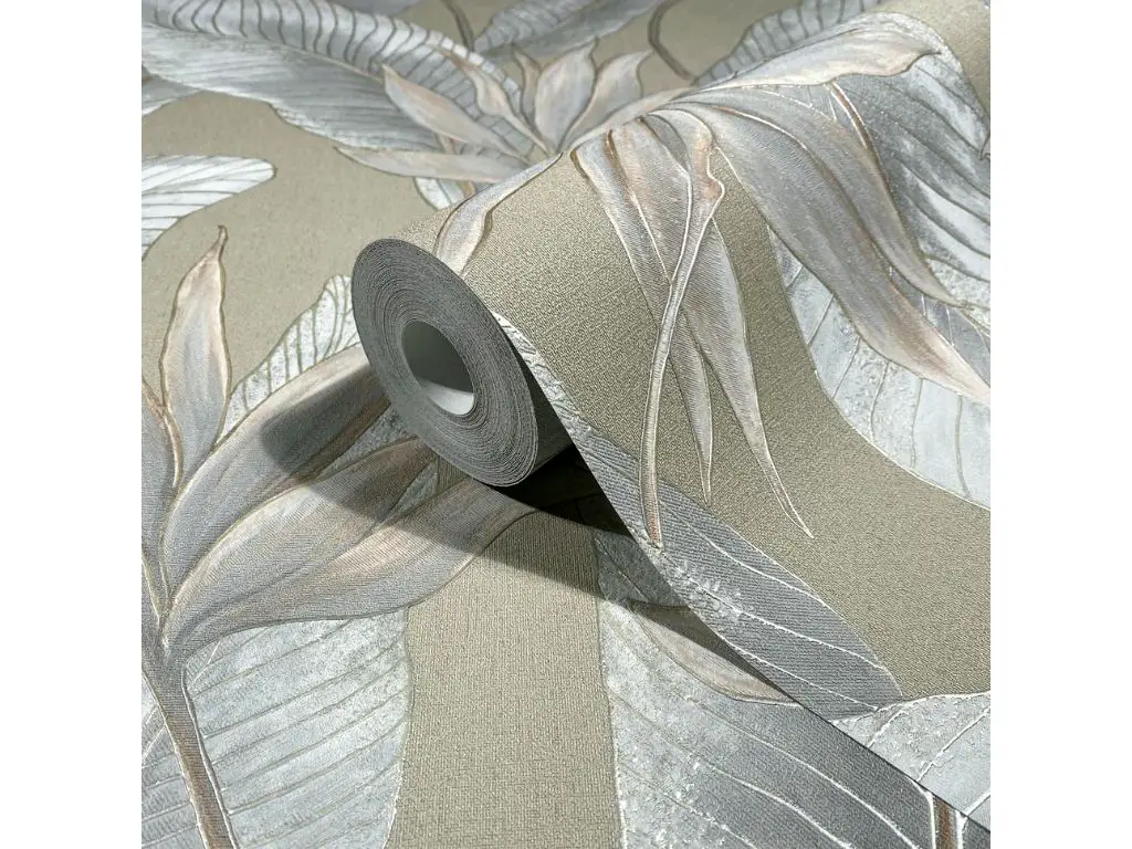 Tapet premium Marburg Whisper 36465 bej nisipiu cu frunze tropicale si efect texturat