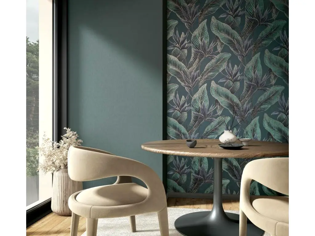 Tapet premium Marburg Whisper 36466 - decor perete accent verde cu frunze tropicale cu detalii aurii