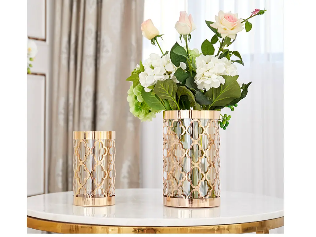 Vază decorativă din sticlă cu suport metalic auriu, pentru flori sau lumânări, 26 cm înălţime
