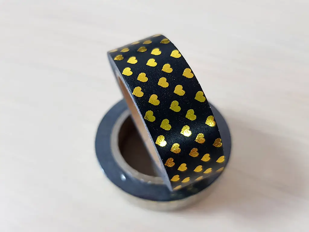 Set 3 role washi tape, bandă adezivă neagră cu inimioare aurii, 15 mm x 10 m
