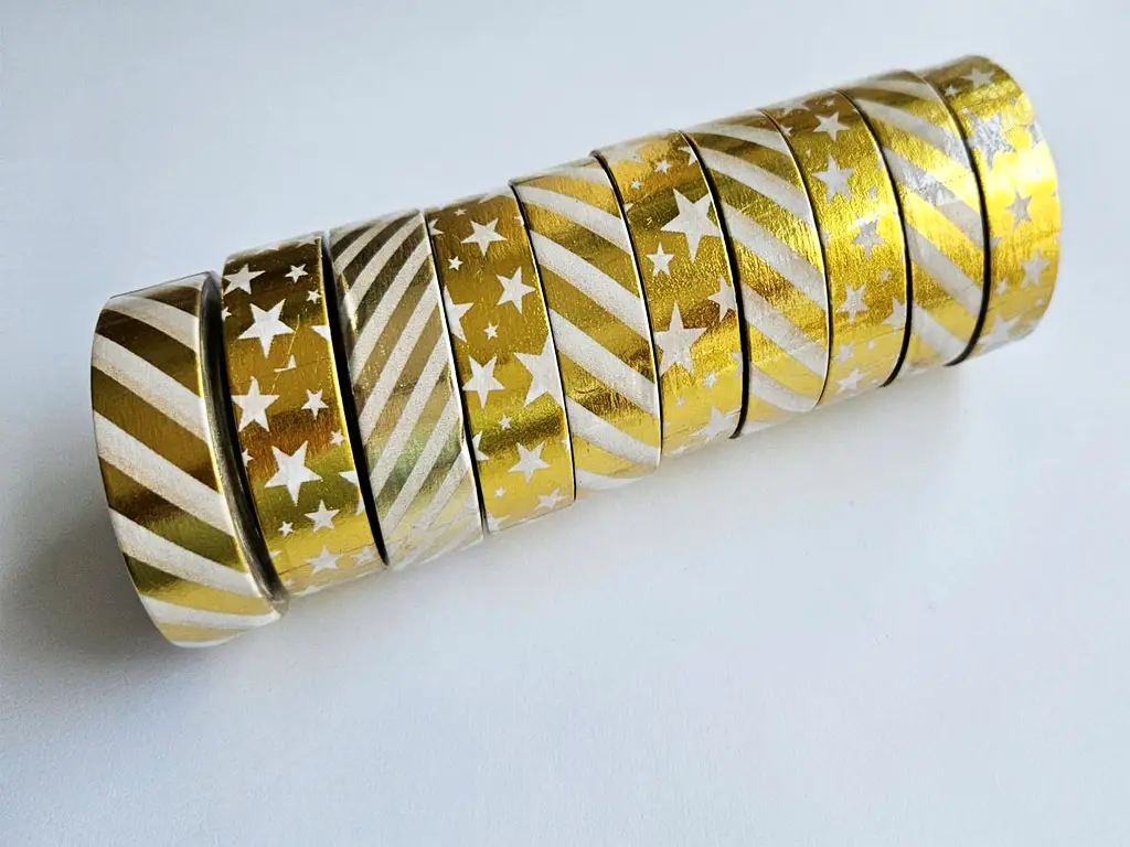 Set 10 role washi tape, benzi adezive cu stelute si dungi aurii, 15 mm x 10 m