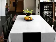 Faţă de masă impermeabilă Amelie albă, d-c-fix, elegantă, cu un discret model floral, 140 cm lăţime