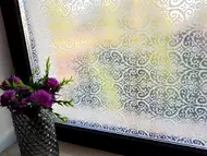 Folie geam autoadezivă, Alkor  Alba, sablare cu imprimeu clasic, rolă de 45 cm x 5 metri