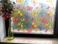 Folie geam autoadezivă, Folina, sablare cu fluturi colorați, 90 cm lățimea rolei