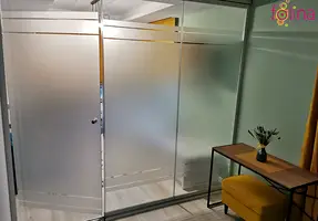 Stil și funcționalitate: Cum să folosești folii decorative pentru geamuri în designul interior
