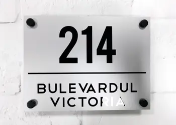 Placuta adresa model gri negru x1