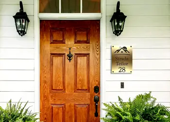 Placuta aurie cu nr si adresa model casa bond auriu model 1 simulare 1