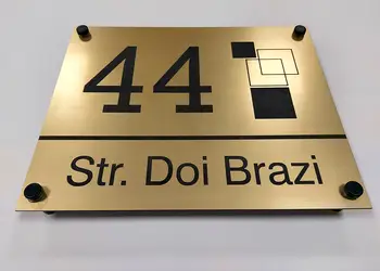 Placuta cu adresa si numar de casa din bond auriu 1