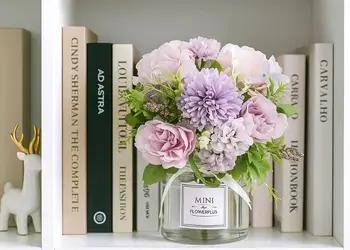 aranjament flori artificiale lila in vas din sticla