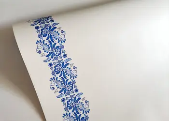 autocolant mobila bella folina imitatie lemn alb cu model albastru