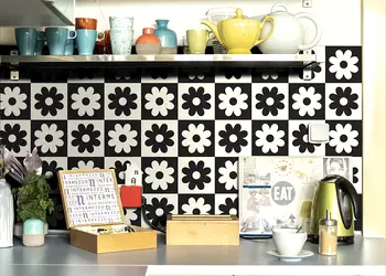 autocolant perete model retro cu flori alb negru folina rola 67x200 cm s00