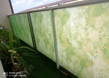 folie geam intimitate sablare verde cu model crengi