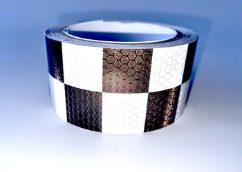 banda reflectorizanta autoadeziva de culoare alb negru pentru siguranta rutiera rola 1