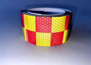 banda reflectorizanta autoadeziva de culoare galben rosu pentru siguranta rutiera rola 1