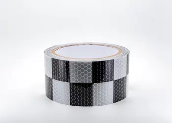 banda reflectorizanta autoadeziva de culoare alb negru pentru siguranta rutiera rola 1