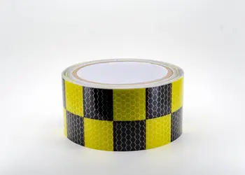 banda reflectorizanta autoadeziva de culoare galben negru pentru siguranta rutiera rola 1