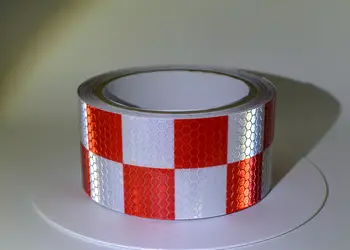 banda reflectorizanta autoadeziva de culoare alb rosu pentru siguranta rutiera rola 1 6255