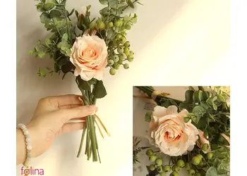 buchet flori artificiale cu trandafiri champagne si plante eucalipt