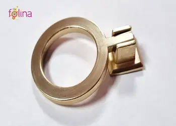 buton metalic tragator in forma de cerc