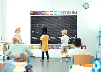 set autocolant tabla de scris cu creta si stickere alfabet folina