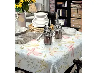 fata de masa impermeabila alba tropia