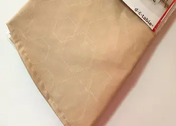 fata de masa rotunda bej material impermeabil