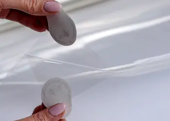 folie de protectie autoadeziva pentru perete bucatarie transparenta rezistenta lucios s00