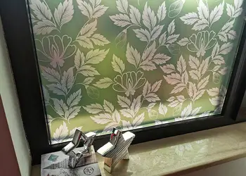 folie geam autoadeziva folina verde cu model floral 100 cm latime