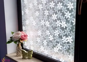 folie geam sablare cu flori albe