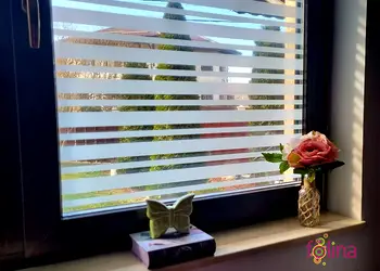 folie geam autoadeziva transparenta cu dungi albe 120 cm latime